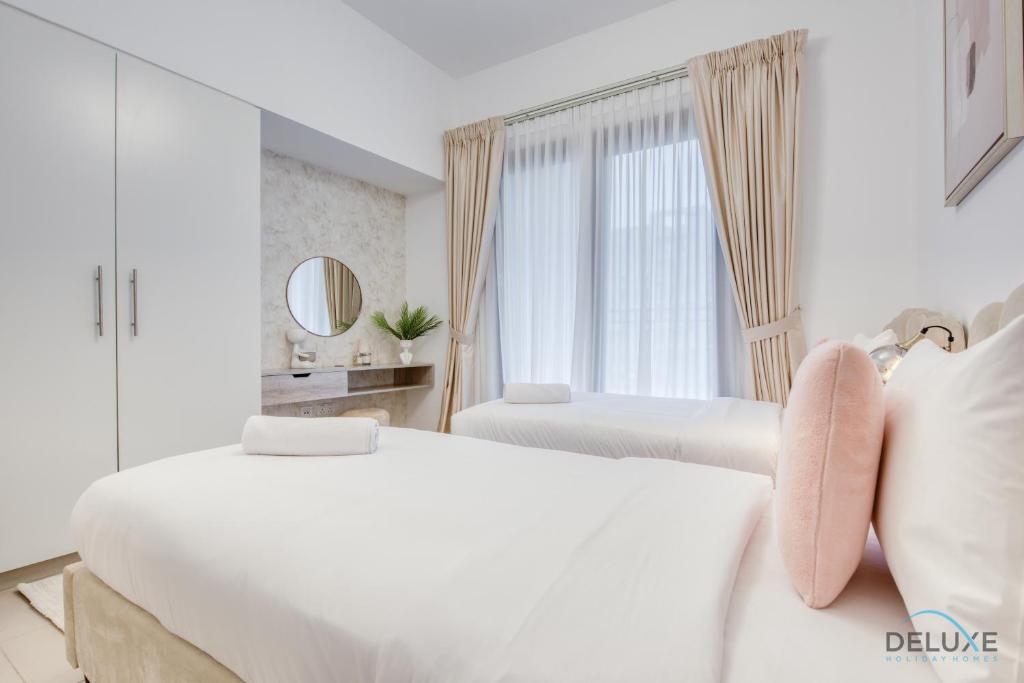 Postel nebo postele na pokoji v ubytování Exquisite 2BR at Zahra Breeze Dubailand by Deluxe Holiday Homes