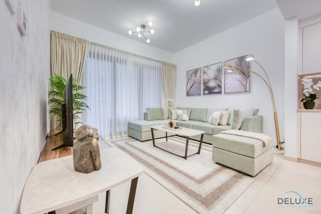 Posezení v ubytování Exquisite 2BR at Zahra Breeze Dubailand by Deluxe Holiday Homes