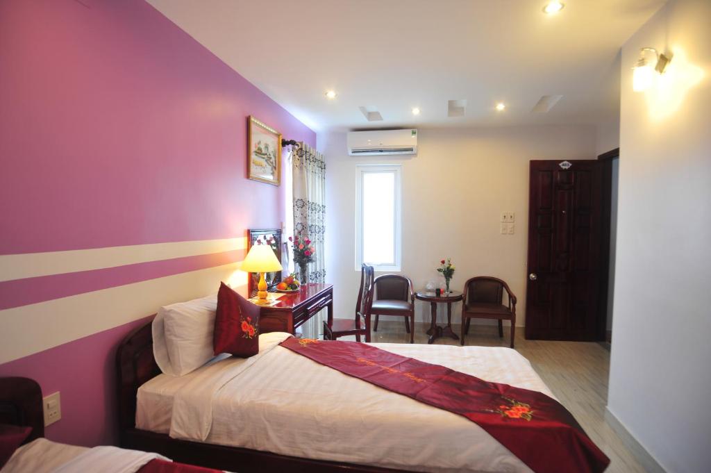 Postel nebo postele na pokoji v ubytování Hong Thien Ruby Hotel