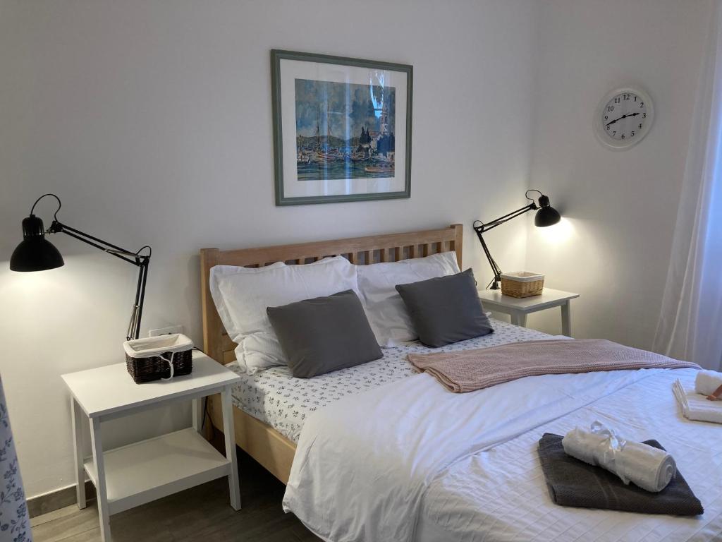 Posteľ alebo postele v izbe v ubytovaní Lopud Sunset Apartment