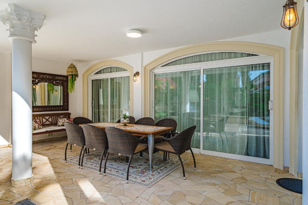Fotografie z fotogalerie ubytování Luxury villa El Duque v destinaci Adeje