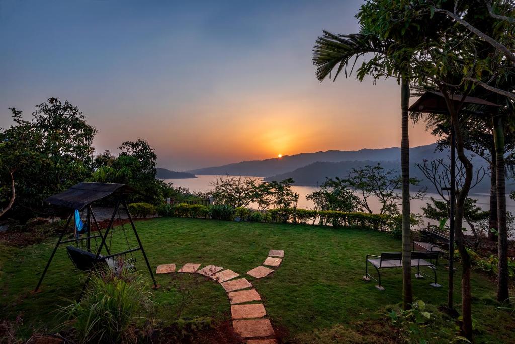 Countryside Panorama - A Serene Lakeview Homestay by cosmicstays