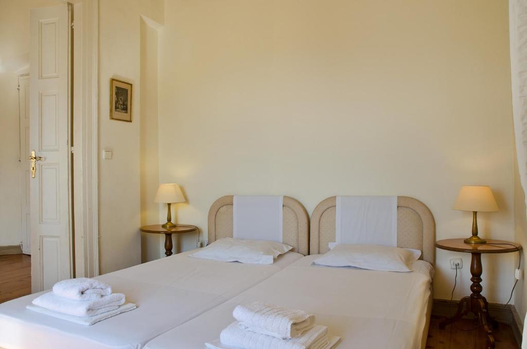 Łóżko lub łóżka w pokoju w obiekcie Hotel Omiros