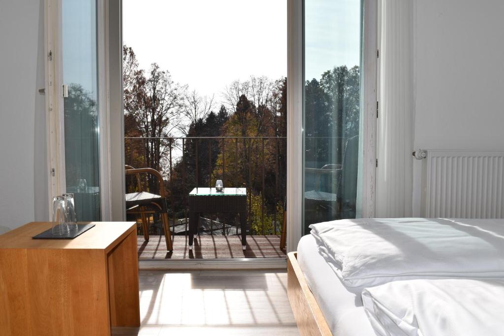 Postel nebo postele na pokoji v ubytování Hotel Lindenallee