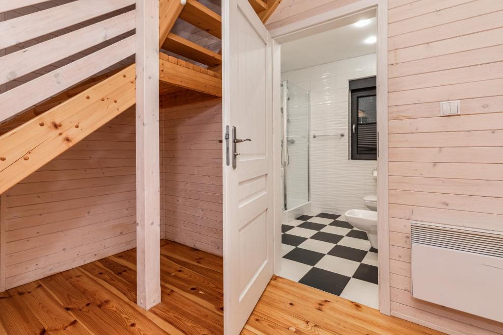 Kuchyňa alebo kuchynka v ubytovaní Holiday House Cornello by Noclegi Renters