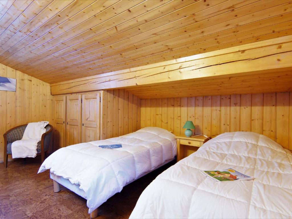 Postel nebo postele na pokoji v ubytování Chalet Pierre Blanche by Interhome