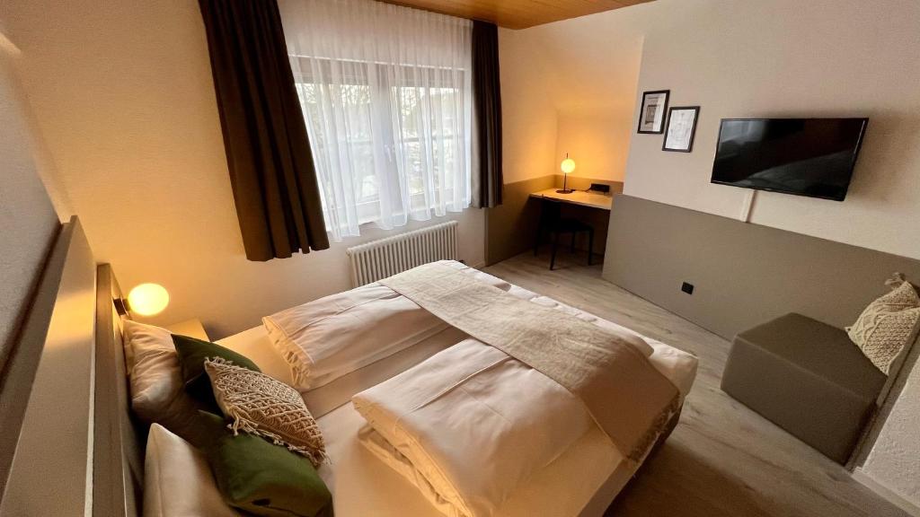 Postel nebo postele na pokoji v ubytování Hotel Waldhorn
