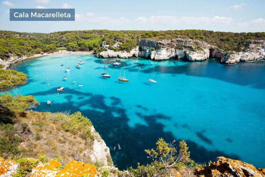 Booking.com: Villa Judit Cala Blanca Menorca , Cala Blanca ...
