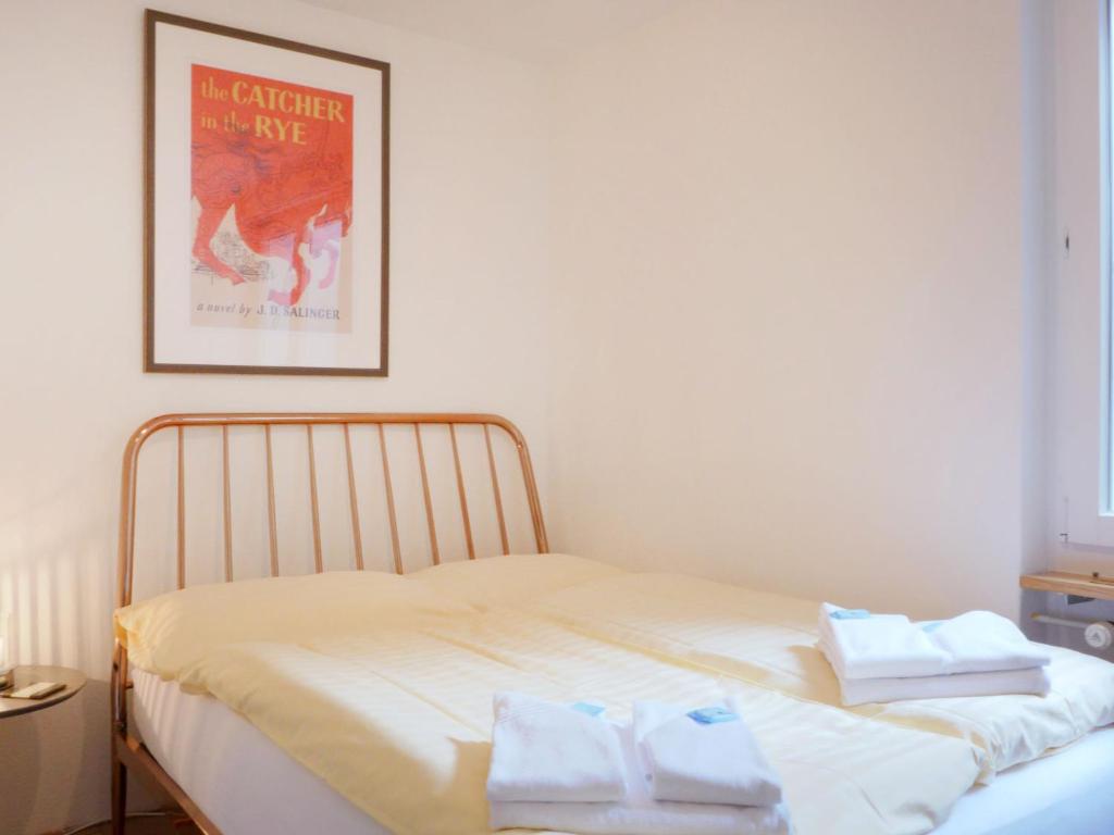 Postel nebo postele na pokoji v ubytování Apartment Tschingelhorn Apt- R by Interhome