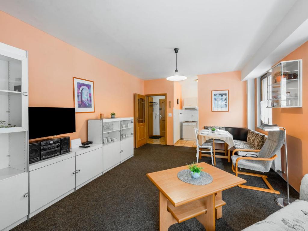een woonkamer met een bank en een tafel bij Apartment Lanovka-1 by Interhome in Jáchymov