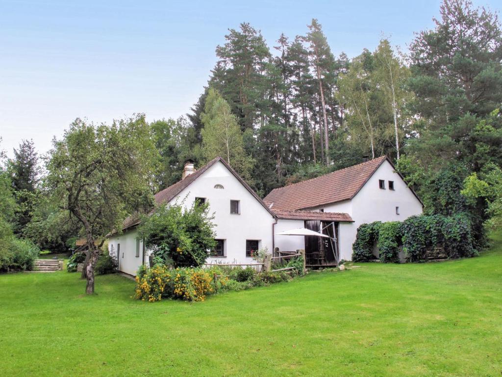 Vonkajšia záhrada v ubytovaní Holiday Home Benešov nad Černou by Interhome