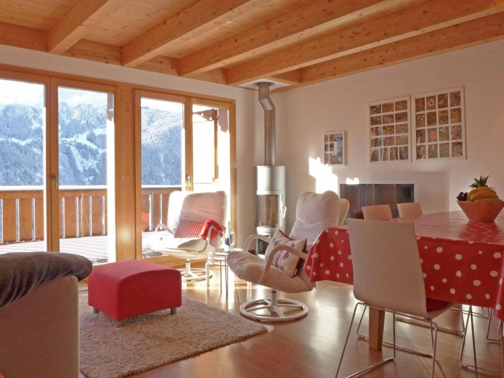 Posezení v ubytování Apartment Racer's Retreat Apt-12 by Interhome