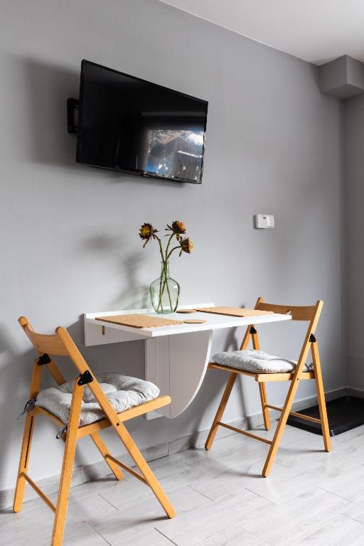 Televízia a/alebo spoločenská miestnosť v ubytovaní Apartamenty Na Wilcznik Zakopane