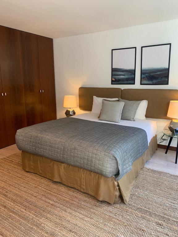Postel nebo postele na pokoji v ubytování Oporto Chic & Cozy - Oliveiras