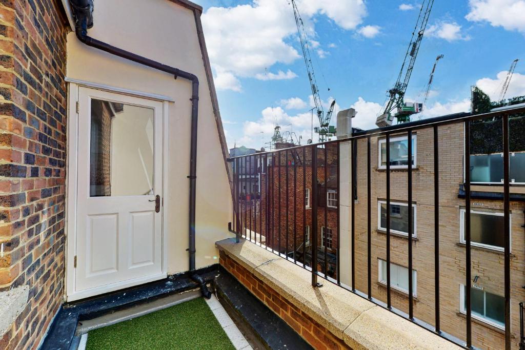 Park Lane Apartments - Clarges Street - One-Bedroom Apartment With Terrace