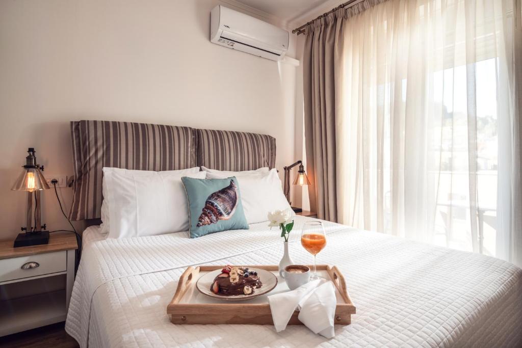 Postel nebo postele na pokoji v ubytování Maison Downtown Luxury Apartments!