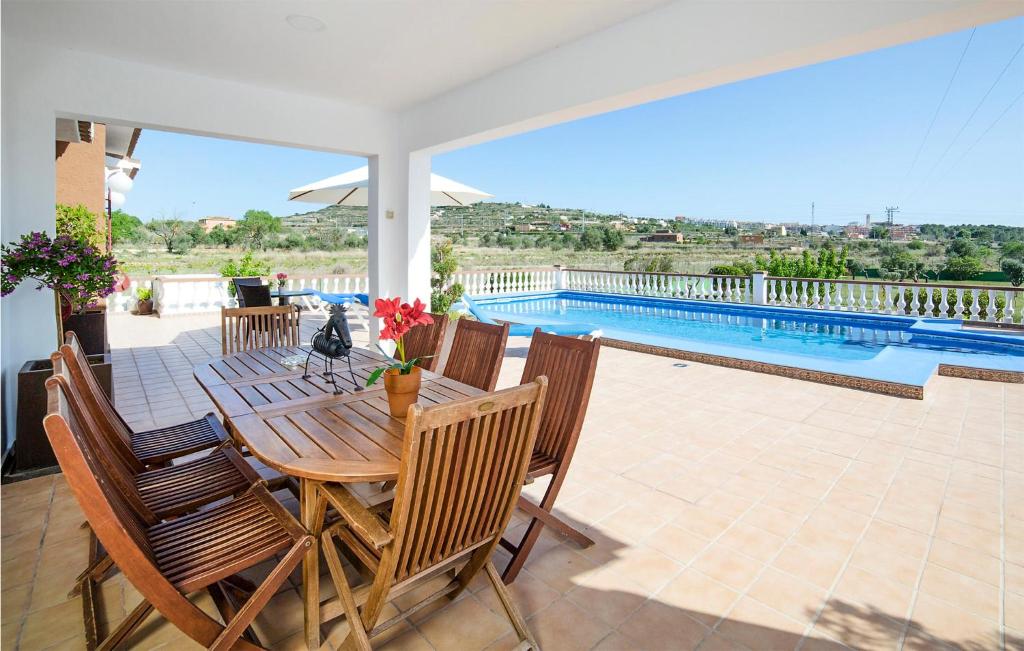 Bazén v ubytovaní Gorgeous Home In Moraira alebo v jeho blízkosti