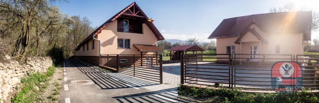 a small house with a gate in front of it at Pensiunea Dan-Ge-La in Sălaşu de Sus