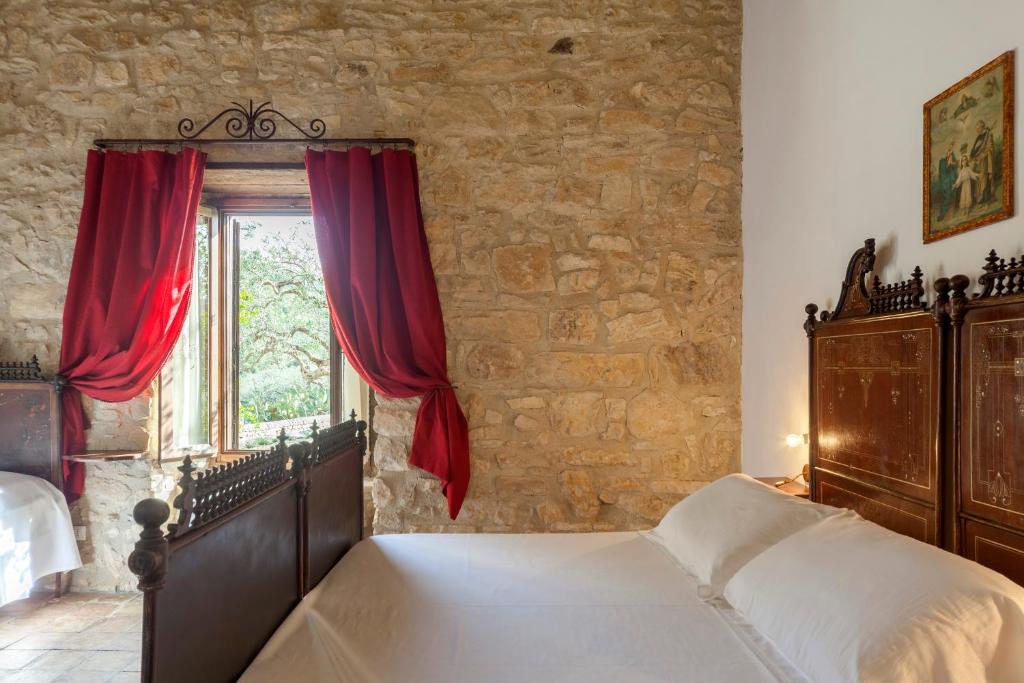 Postel nebo postele na pokoji v ubytování Masseria Fortificata Lo Zafferaneto