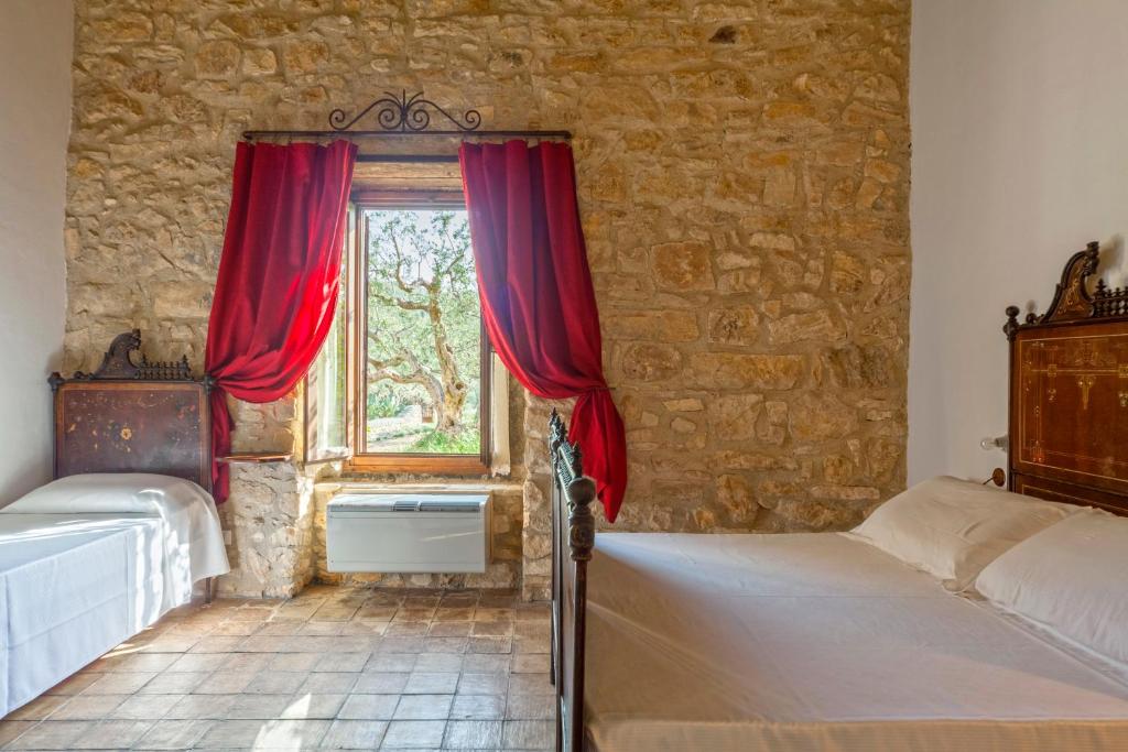 Postel nebo postele na pokoji v ubytování Masseria Fortificata Lo Zafferaneto