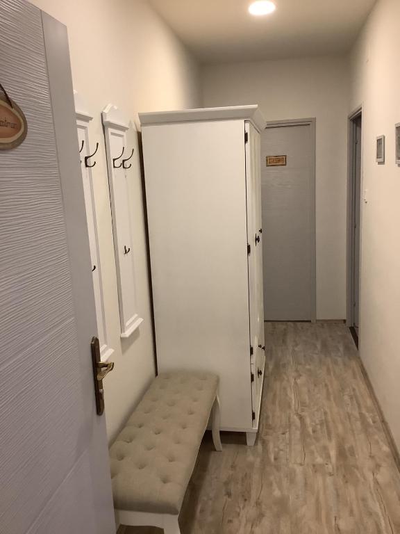 Zdjęcie z galerii obiektu Ezüst Boróka Apartman w Egerze