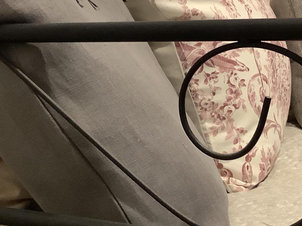 Łóżko lub łóżka w pokoju w obiekcie Ezüst Boróka Apartman