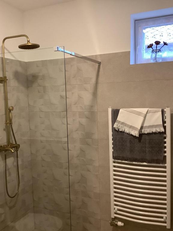Łazienka w obiekcie Ezüst Boróka Apartman