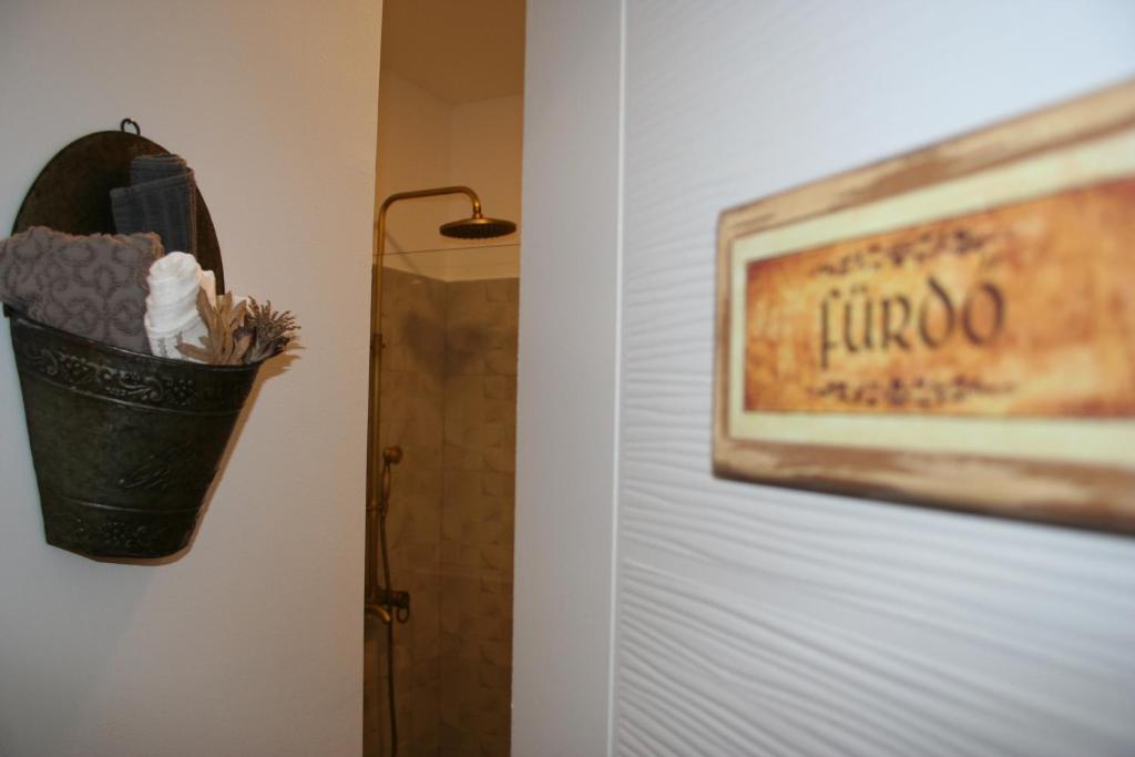 Zdjęcie z galerii obiektu Ezüst Boróka Apartman w Egerze