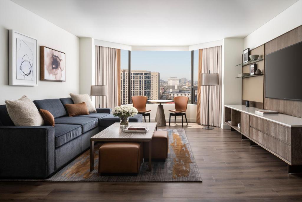 Four Seasons Hotel Houston - State Suite Met Een King Bed
