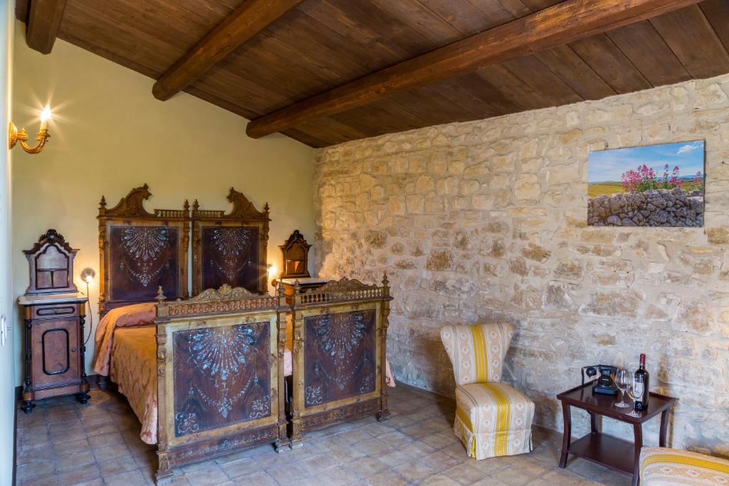 Postel nebo postele na pokoji v ubytování Masseria Fortificata Lo Zafferaneto