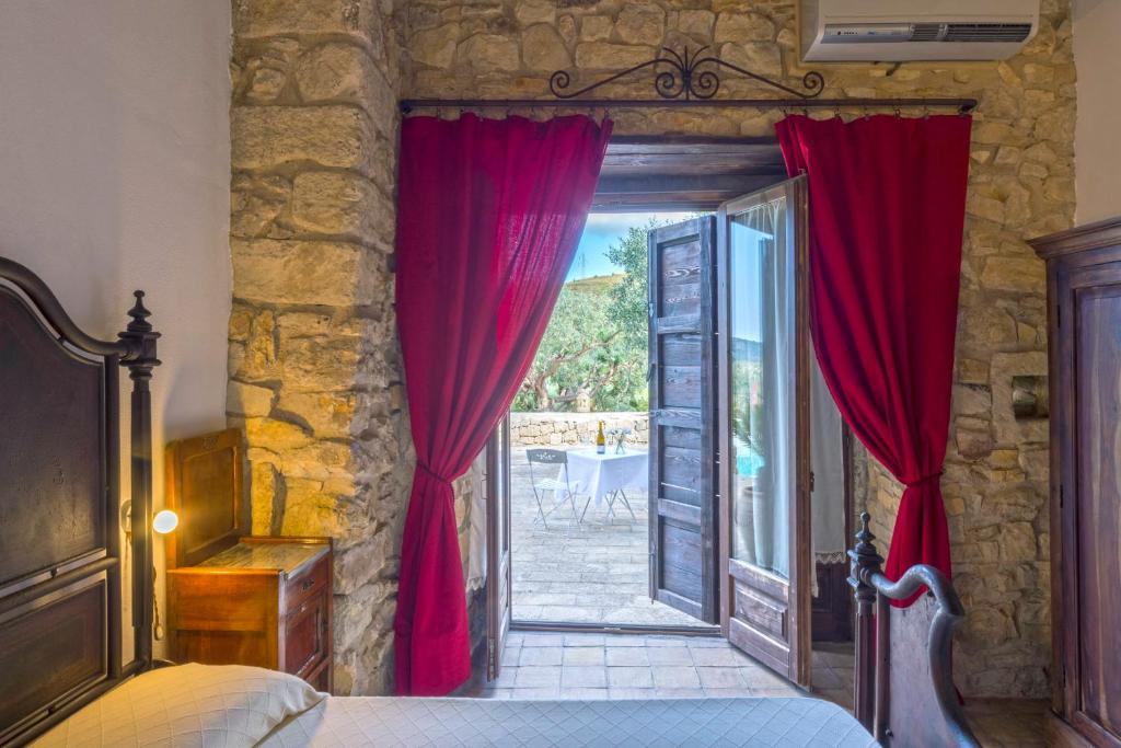 Postel nebo postele na pokoji v ubytování Masseria Fortificata Lo Zafferaneto