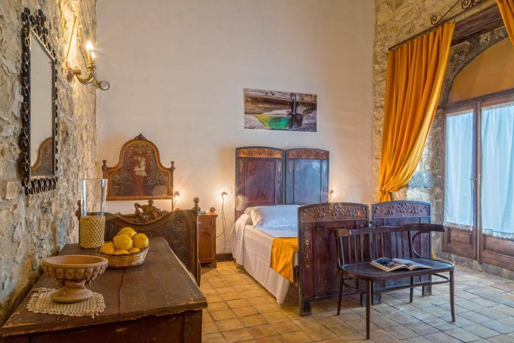 Postel nebo postele na pokoji v ubytování Masseria Fortificata Lo Zafferaneto