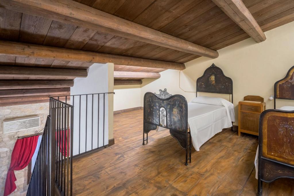 Postel nebo postele na pokoji v ubytování Masseria Fortificata Lo Zafferaneto