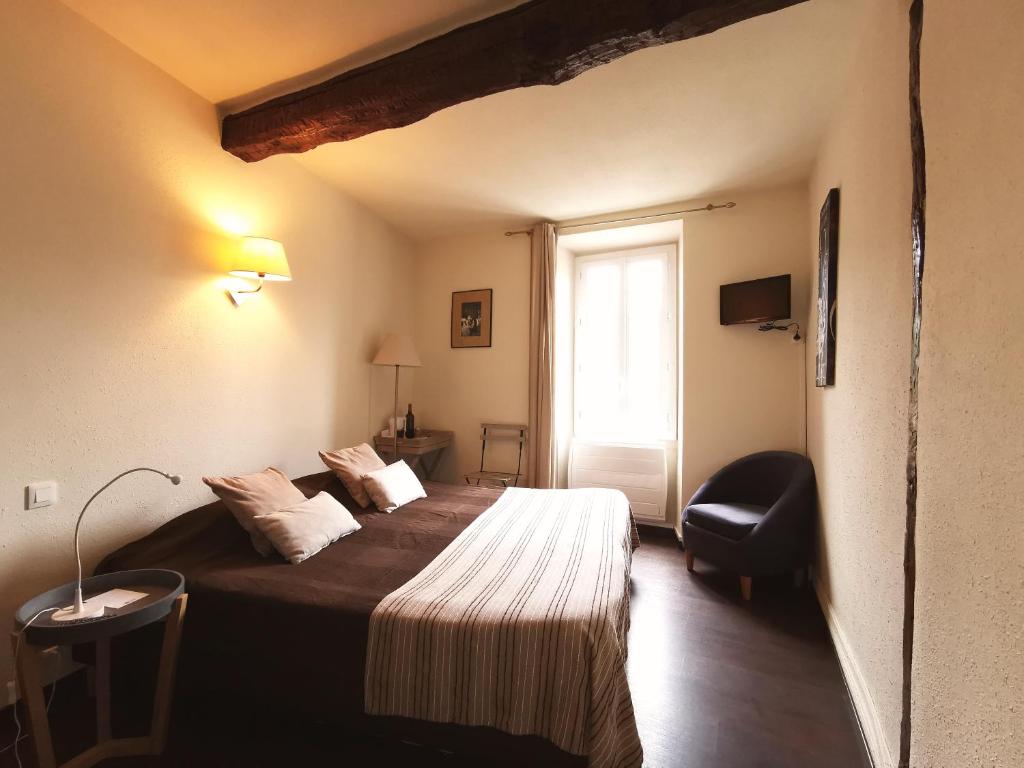 Postel nebo postele na pokoji v ubytování Logis Hotel Restaurant LA BARGUILLERE