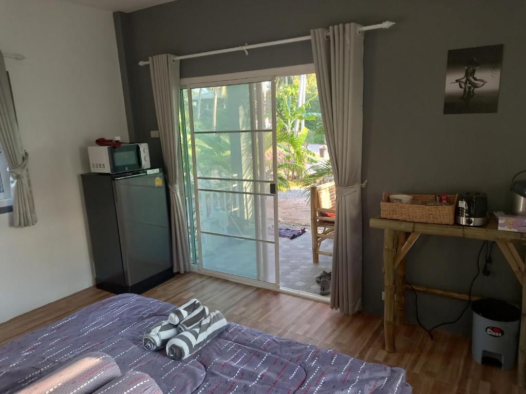 Postel nebo postele na pokoji v ubytování sweet home phangan