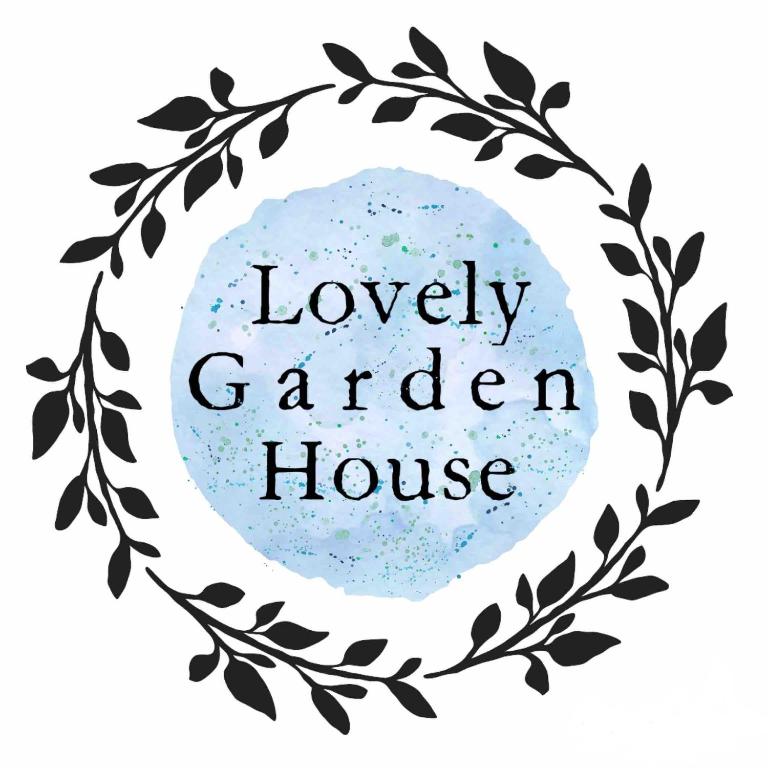 The Lovely Garden House - 4 Bedroom - Free Parking
