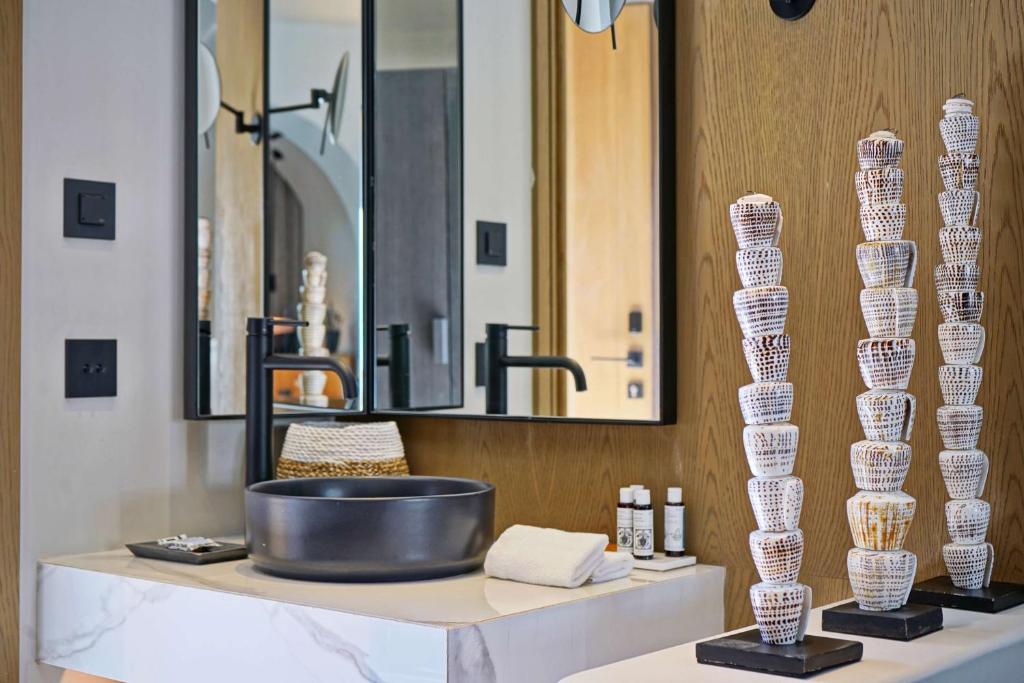Bilik mandi di Radisson Blu Zaffron Resort, Santorini