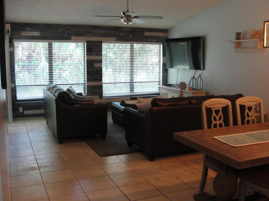 Vacation Rental Village Des Pins, Close to beaches in Sarasota FL