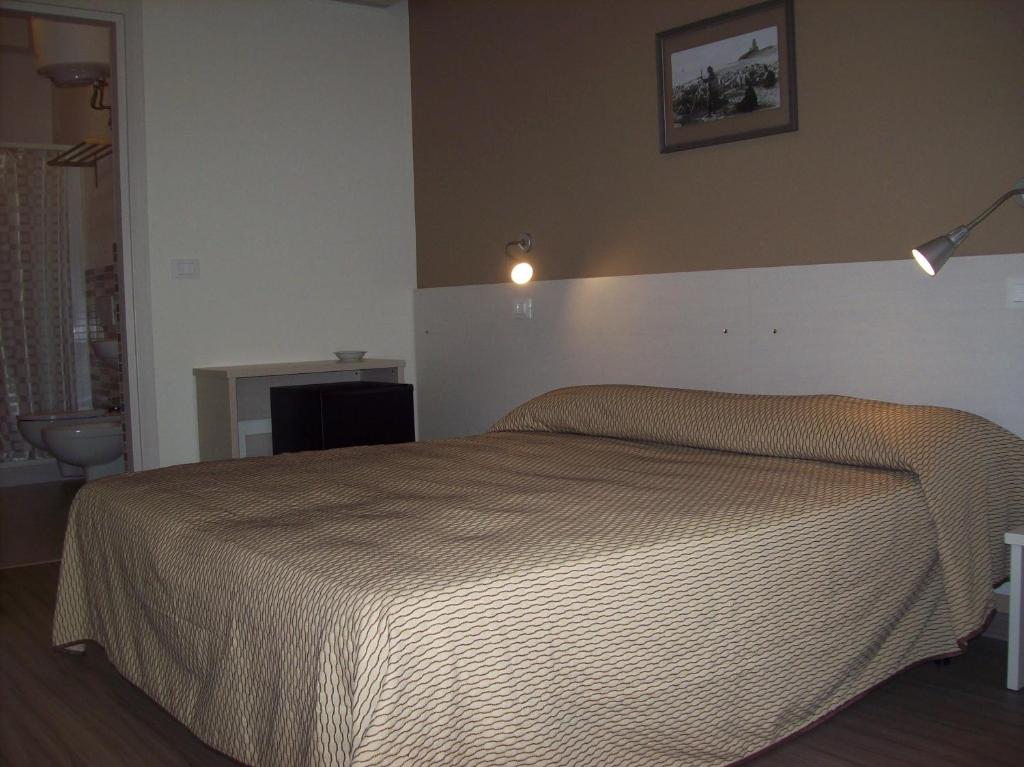 Postel nebo postele na pokoji v ubytování Hotel Lisa