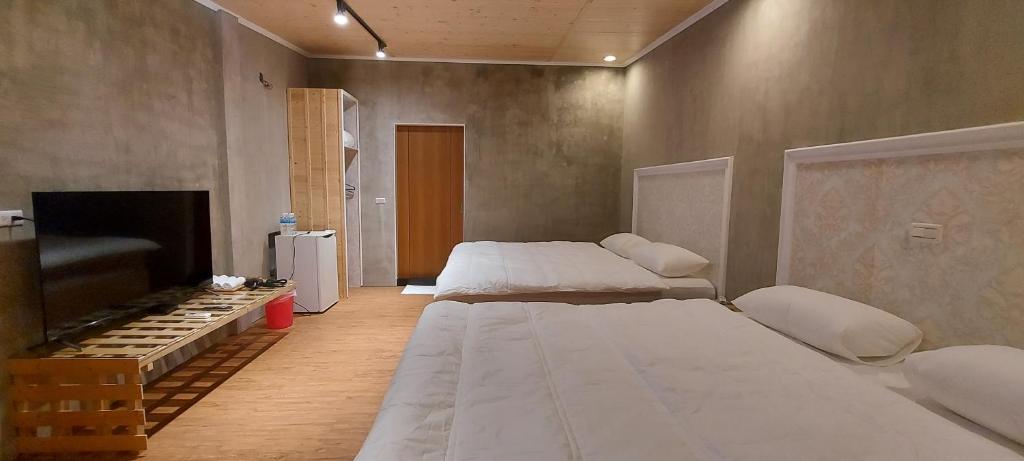 A Ba Li Bi Duck Homsestay - Viervoudige Kamer Met Bad