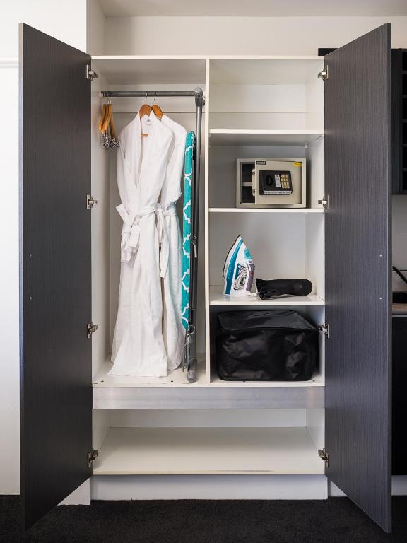 Carnmore Hotel Takapuna - Resim 20