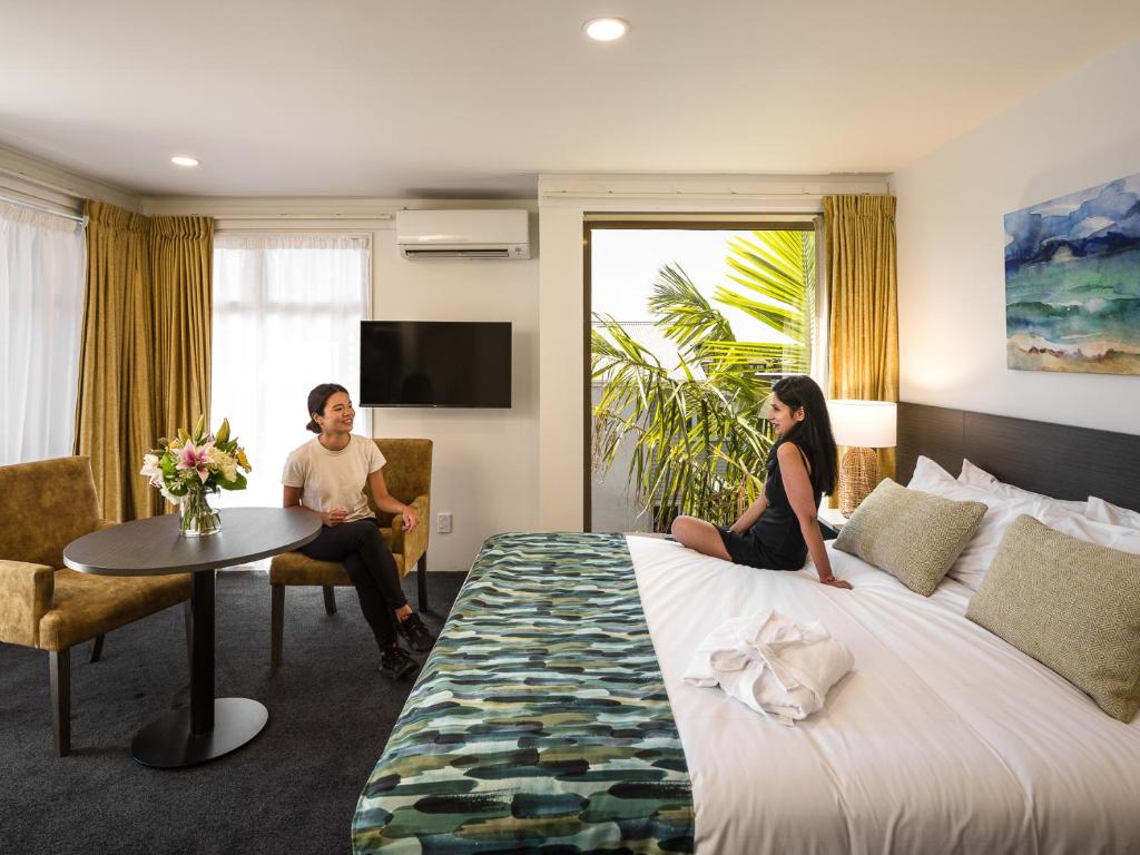 Carnmore Hotel Takapuna - Resim 17