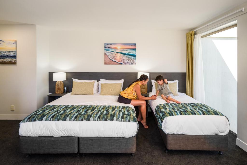 Carnmore Hotel Takapuna - Resim 13