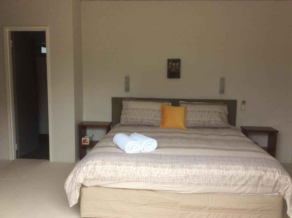 Postel nebo postele na pokoji v ubytování Hanover Bay Apartments