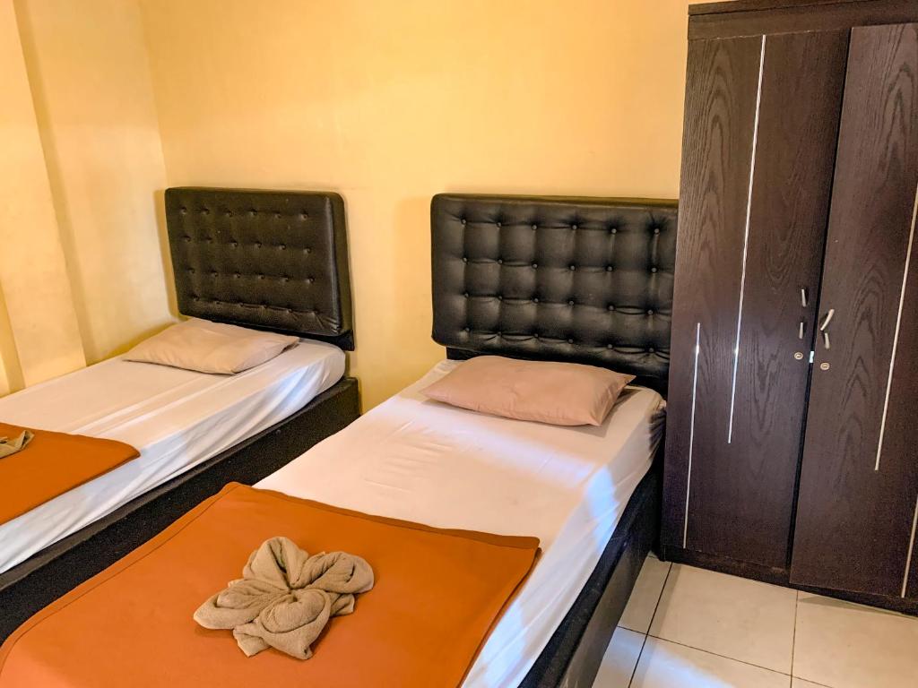 Postel nebo postele na pokoji v ubytování Omah Pelem Syariah