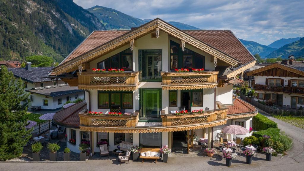 Nespecifikovaný výhled na hory nebo výhled na hory při pohledu z aparthotelu
