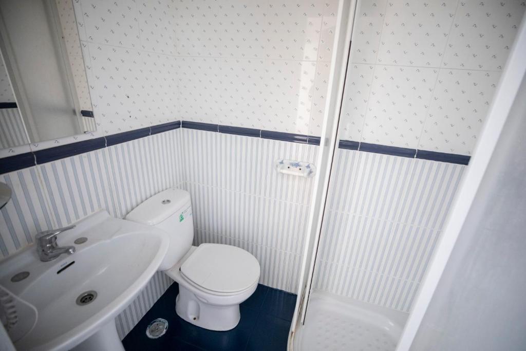 A bathroom at Hostal Los Perales