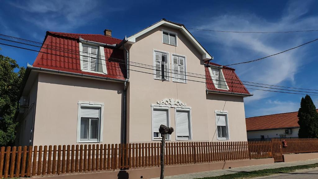 Villa Napsugár 8638 Balatonlelle, Szövetség u. 37. kép - 1