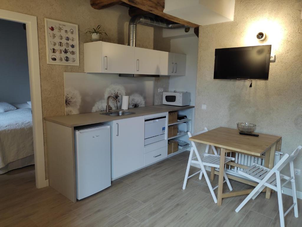 Kuchyň nebo kuchyňský kout v ubytování Mokorroko Borda Hostal Rural