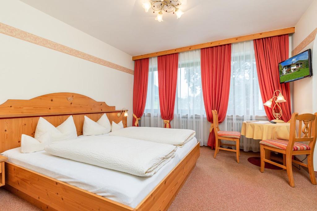 Postel nebo postele na pokoji v ubytování Gästehaus Menkenbauer